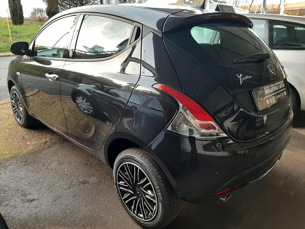 NOLEGGIO LANCIA YPSILON HYBRID