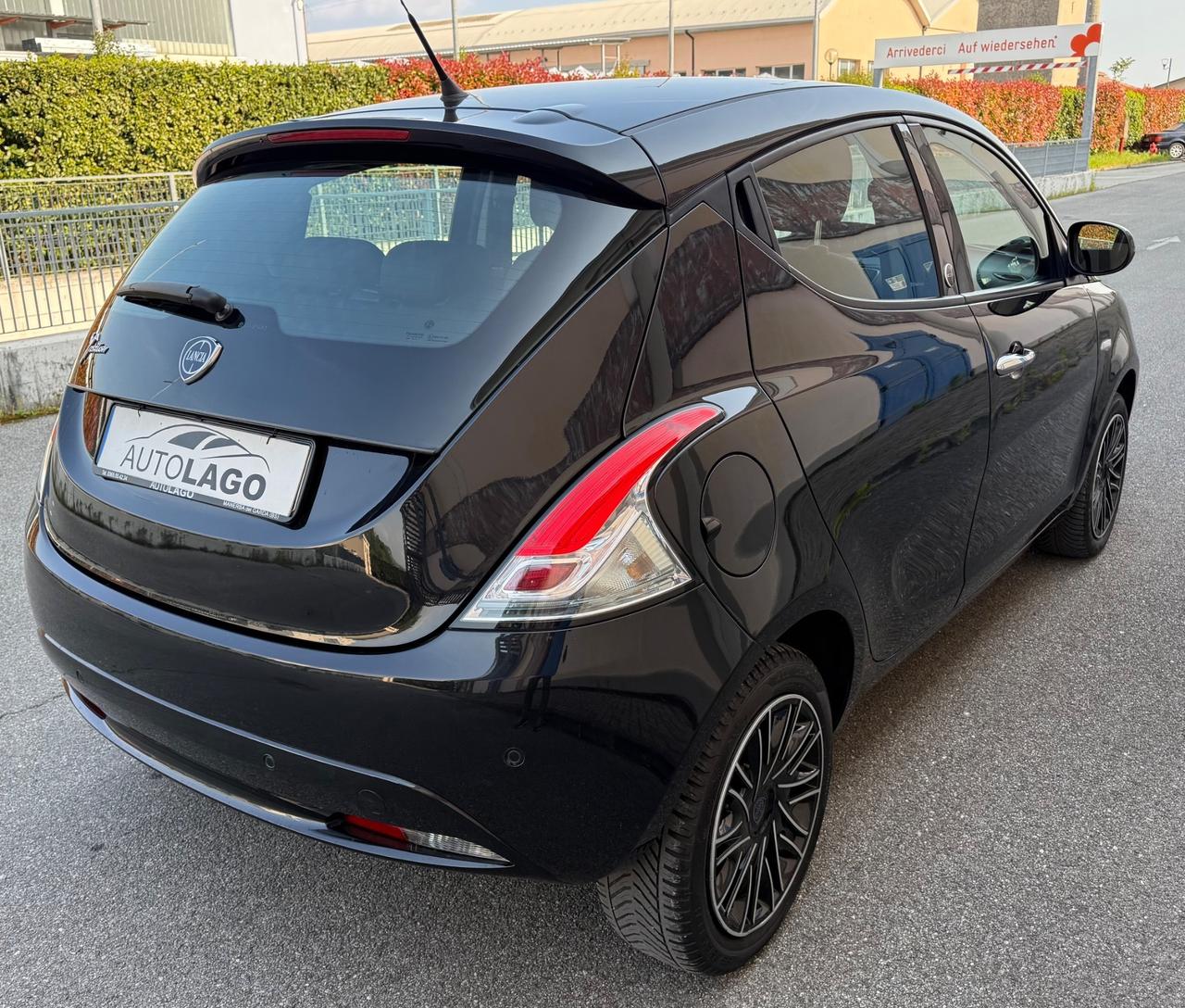 Lancia Ypsilon 1.2 69 CV 5 porte GPL Ecochic Black and Noir