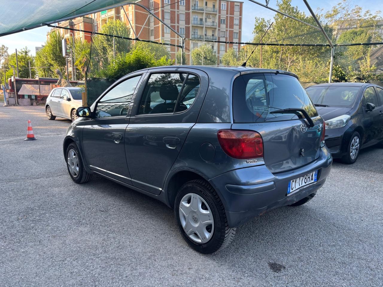 Toyota Yaris 1.0i 5 porte Sol OK NEOPATENTATI