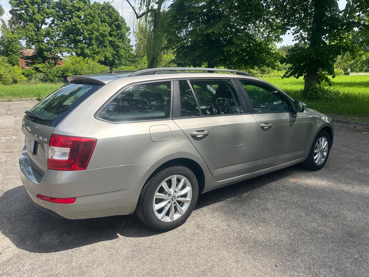 Skoda Octavia 1.6 TDI CR 105 CV Elegance