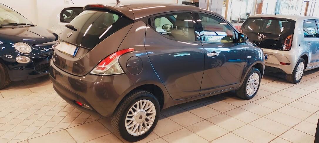 Lancia Ypsilon 0.9 TwinAir 85 CV 5 porte Metano Ecochic Gold