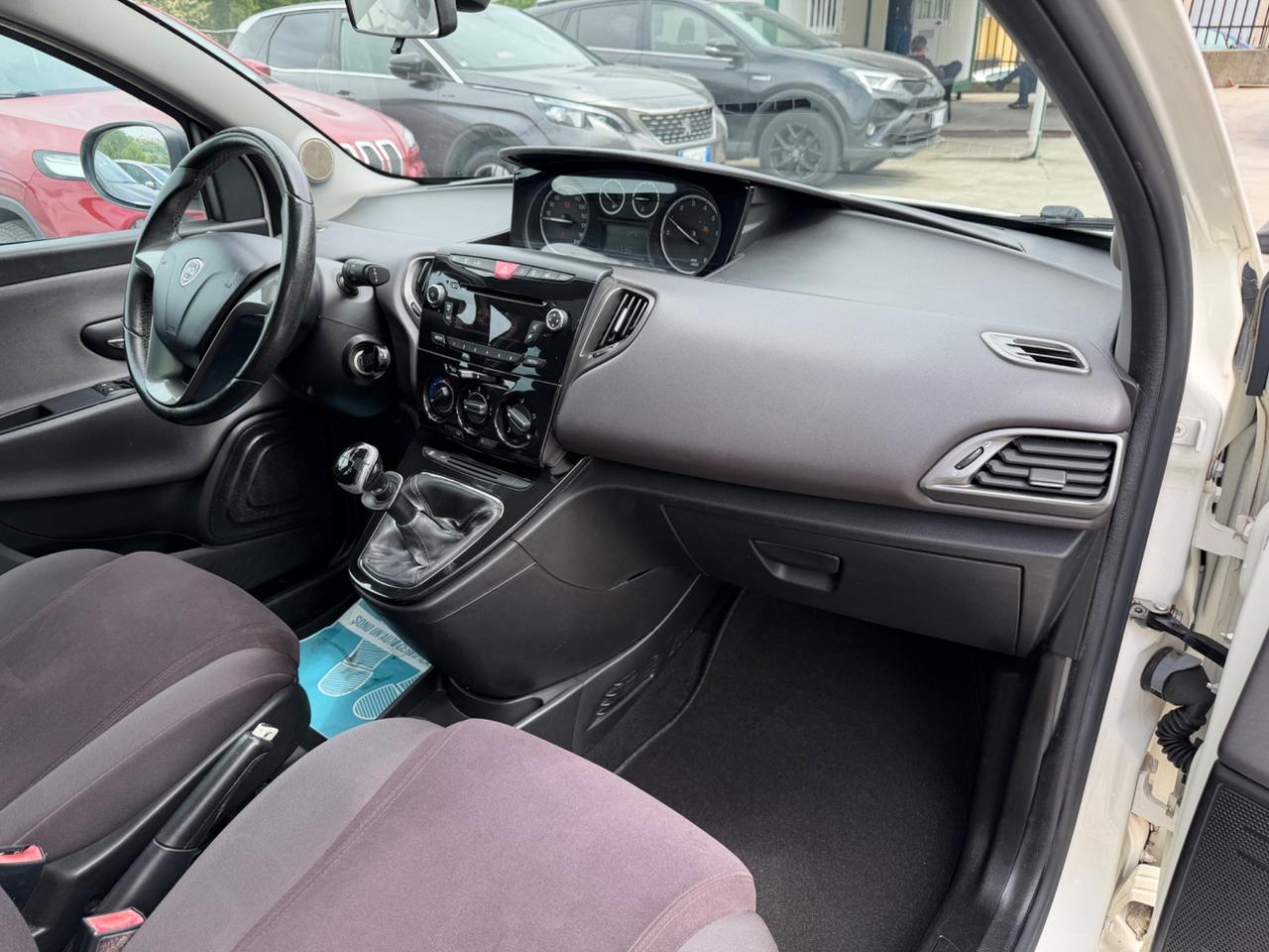 Lancia Ypsilon 0.9 TwinAir 5porte 85CV /TETTO APR.