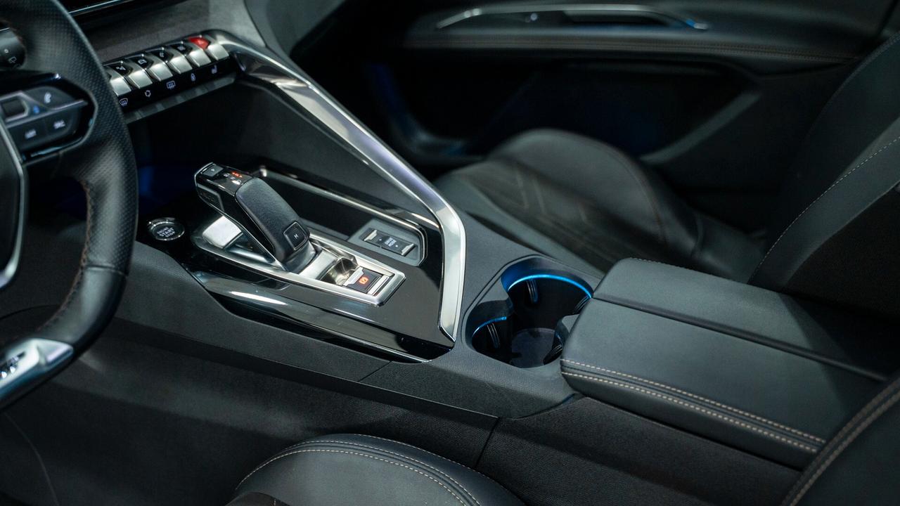 Peugeot 3008 1.5 BLUEHDI GT PACK SES 131 CV EAT8 AUTO FOCAL VIR