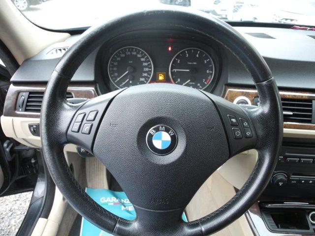 BMW 320 i Touring - PELLE - TETTO APRIBILE - LEGGERE NOTE