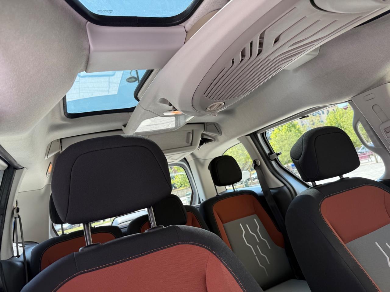 Peugeot Partner Tepee BlueHDi 100 Outdoor Style