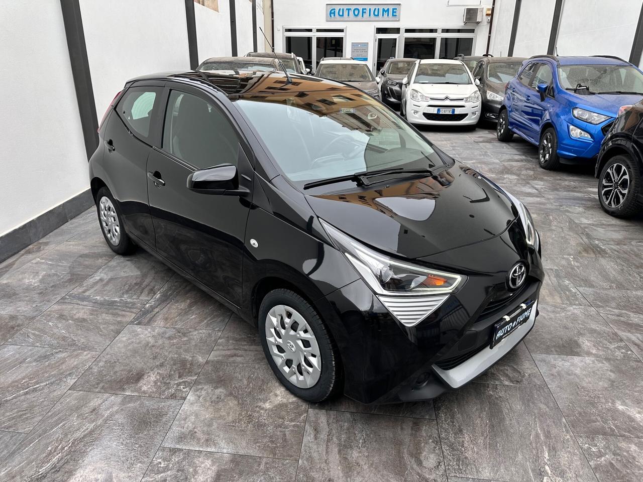 Toyota Aygo Connect 1.0 VVT-i 72 CV 5 porte x-play