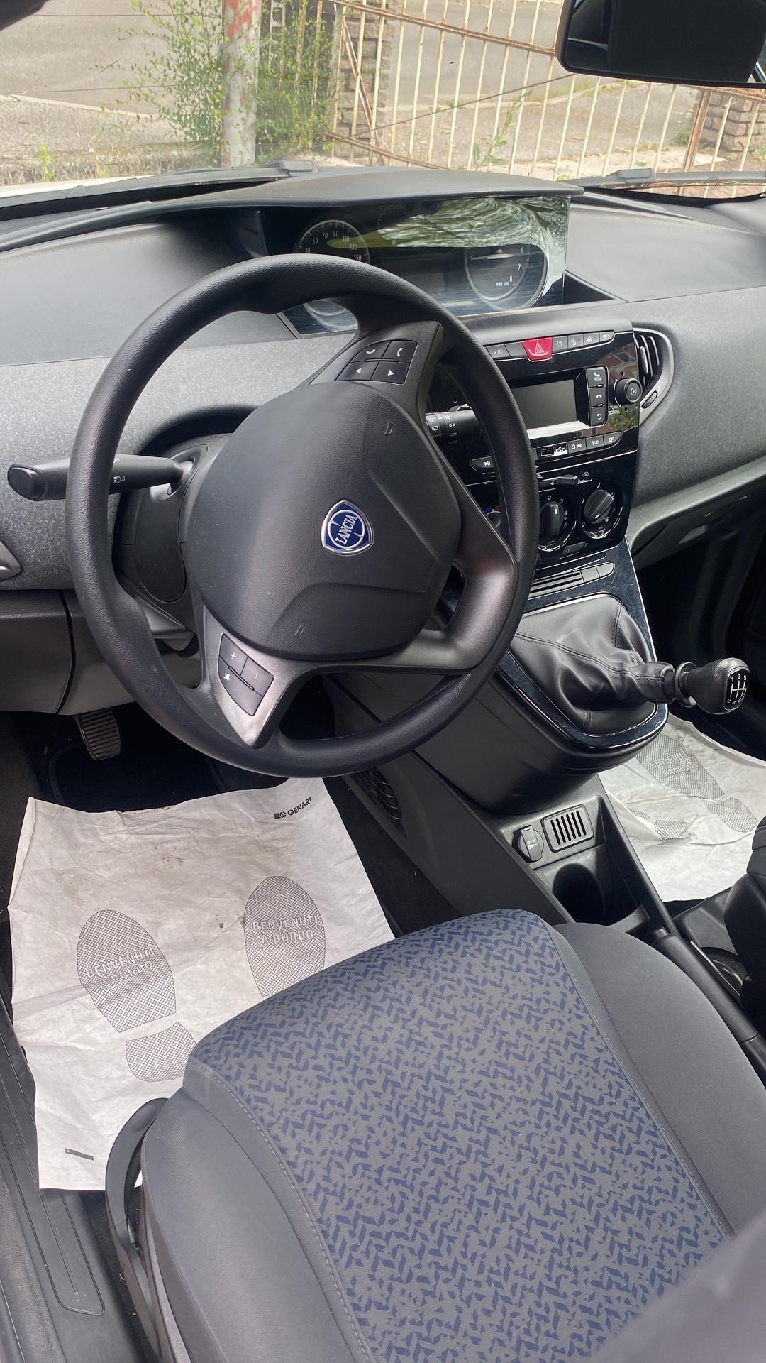 Lancia Ypsilon 1.0 FireFly 5 porte S&S Hybrid Ecochic A. Ferretti