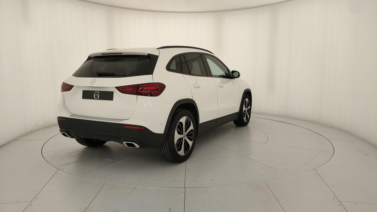 Mercedes-Benz GLA 200 d Automatic 4MATIC