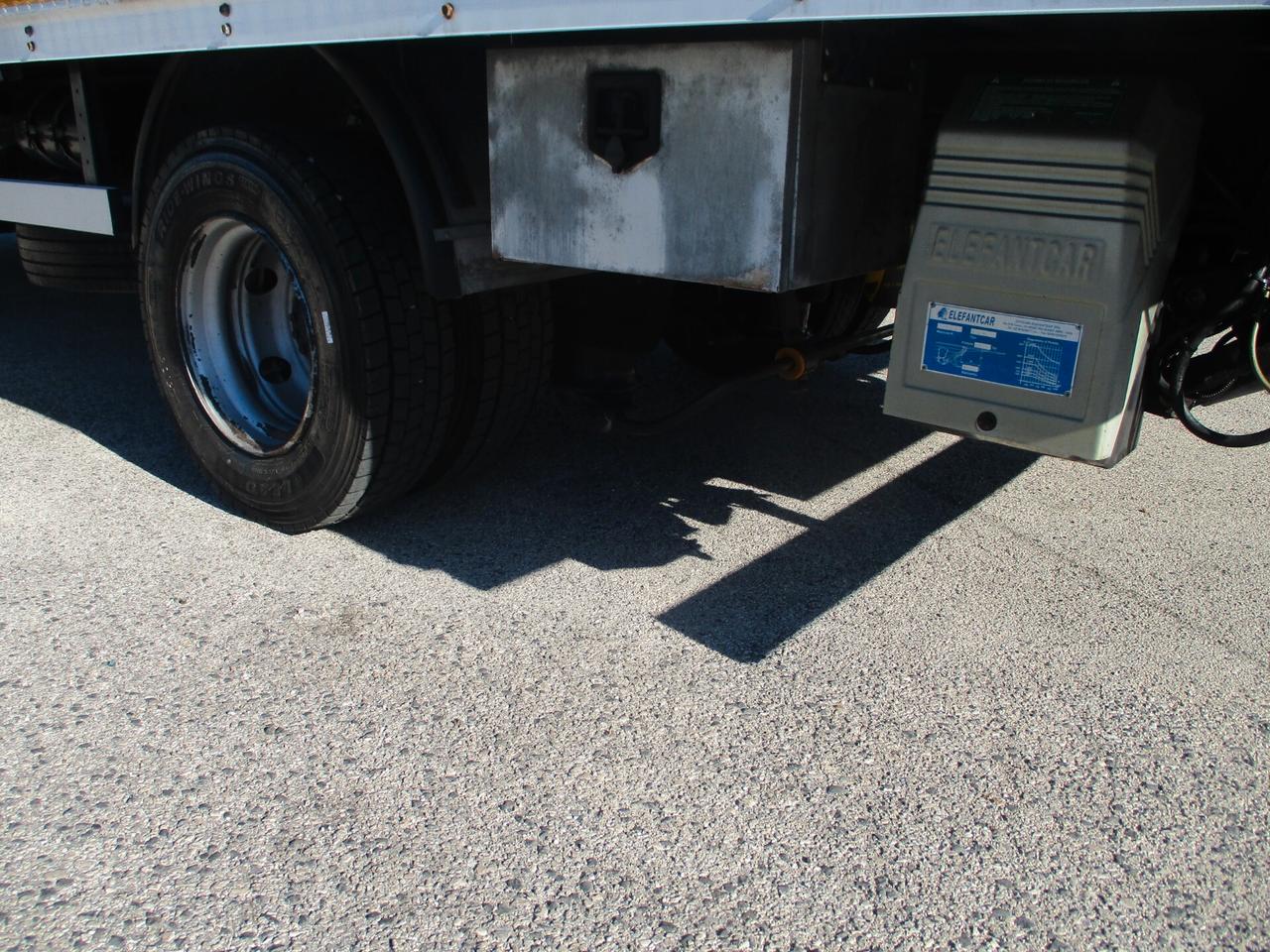 Iveco EUROCARGO 75/18 E5 FURGONE 6M+PEDANA CARICATRICE