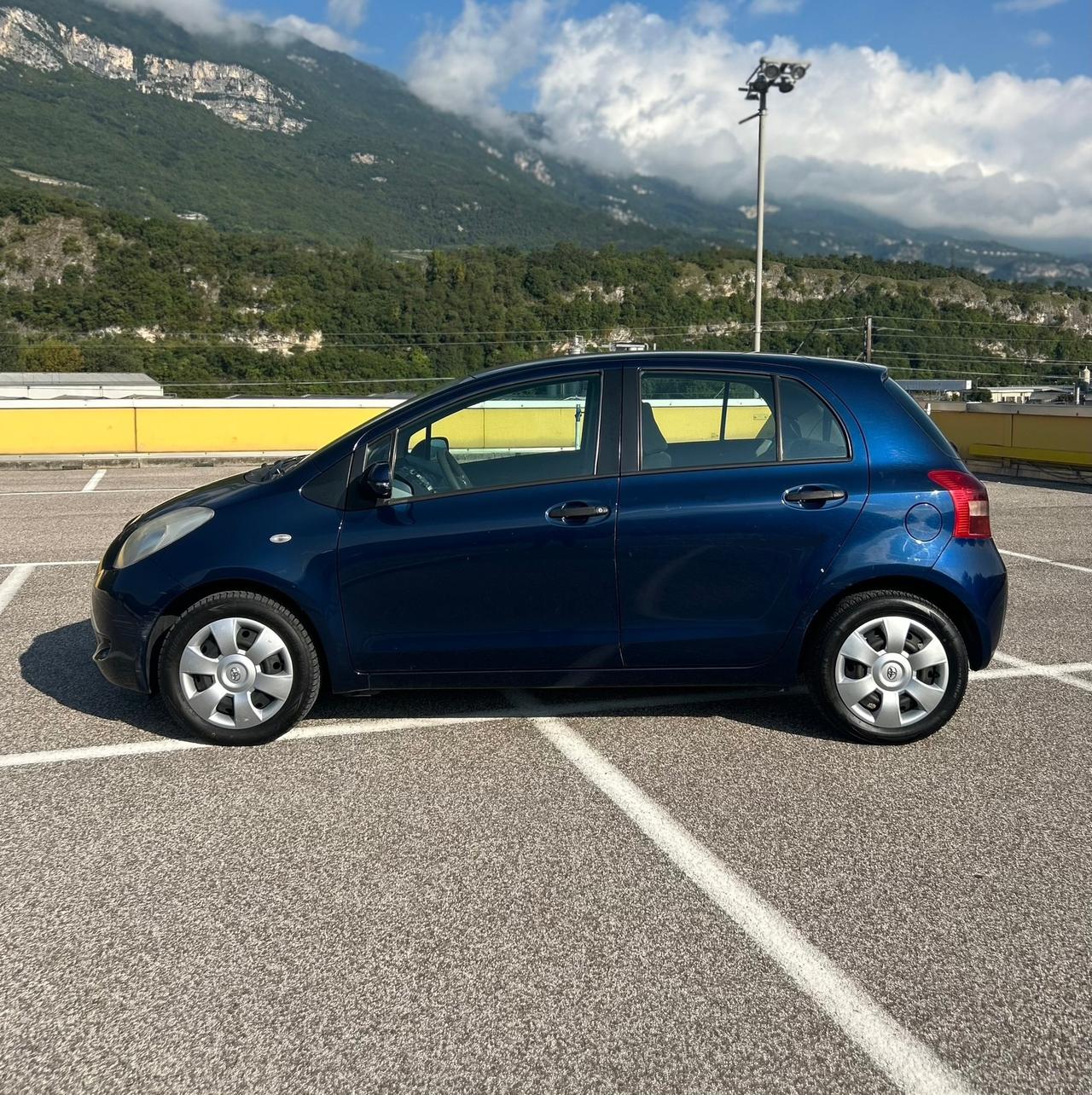 Toyota Yaris 1.3 5 porte Ed. Luna Neopatentati