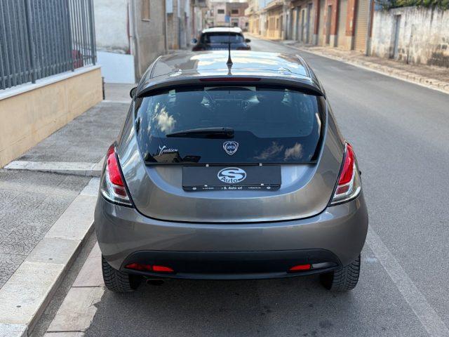 LANCIA Ypsilon 1.2 69 CV 5 porte Silver