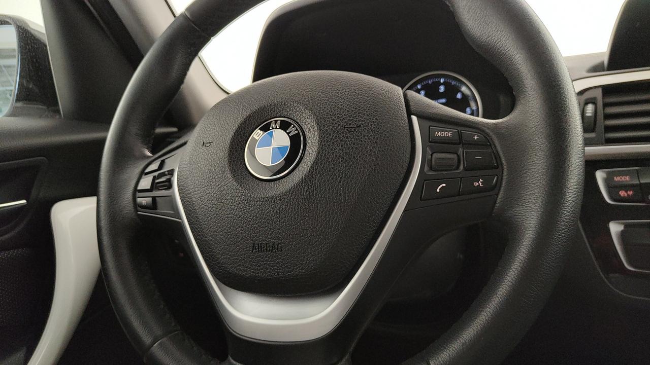 BMW Serie 1 F/20-21 2015 - 116d Urban 5p auto