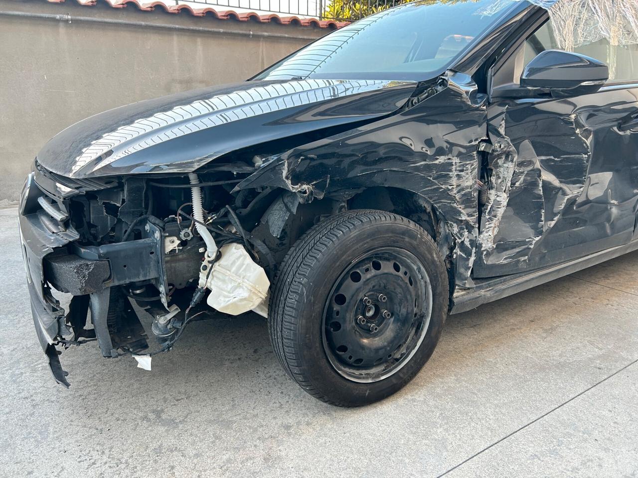VW Polo 1.6 TDI 95CV - 2019 Incidentata