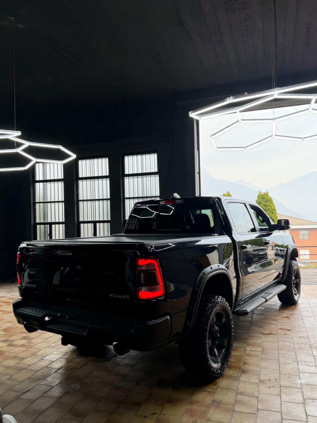 Dodge RAM 1500 5.7 V8 4x4 BIGHORN