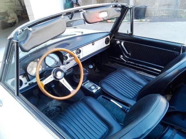 Alfa Romeo Spider 1750 osso di seppia