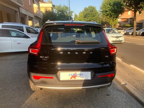 Volvo XC40 T2 Geartronic Momentum Pro