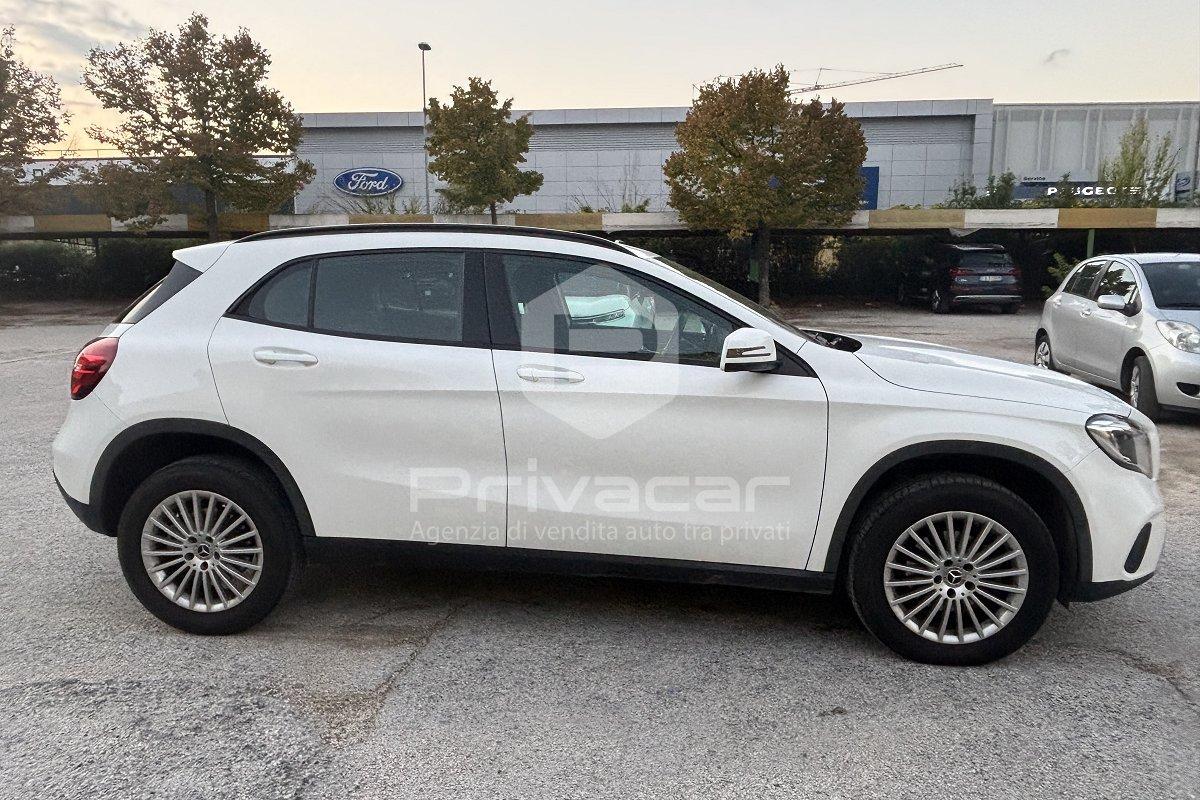 MERCEDES GLA 200 d Automatic Business
