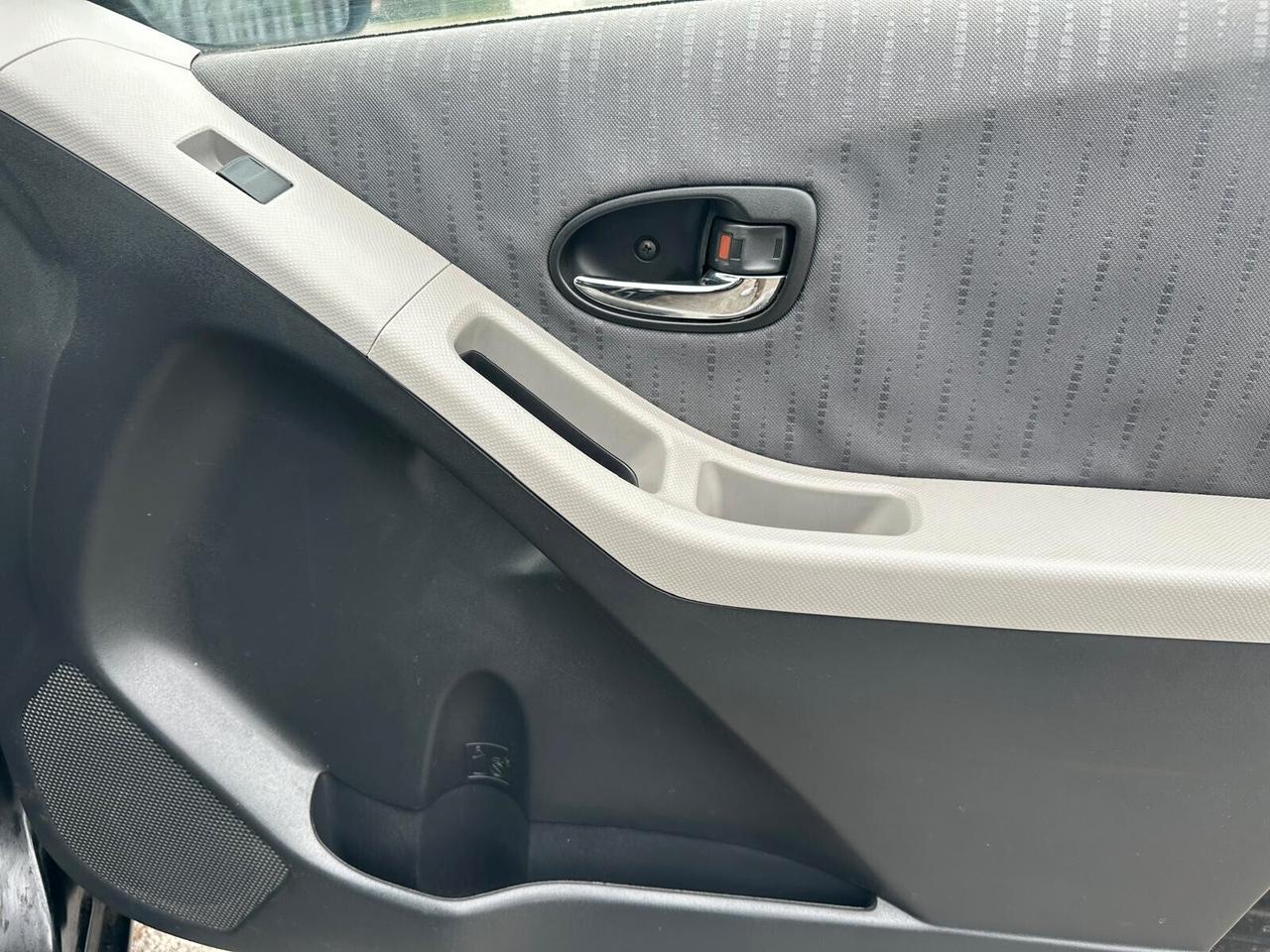 Toyota Yaris 1.4 D-4D 5 porte Sol SOLI 60.000 KM REALI PARI AL NUOVO!!!