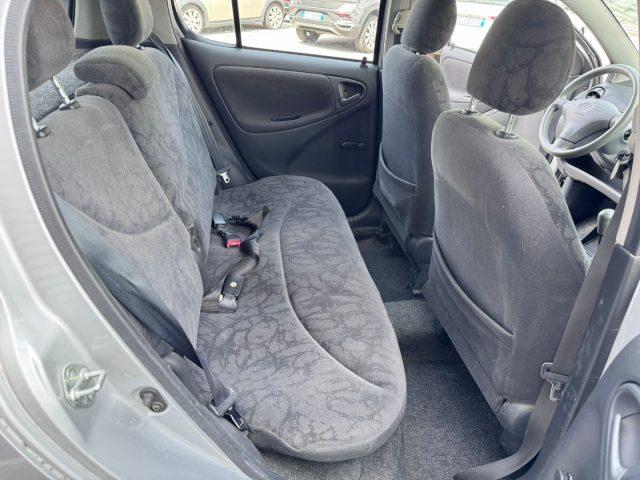 TOYOTA Yaris 1.0i 16V cat 5 porte OK neopatentati