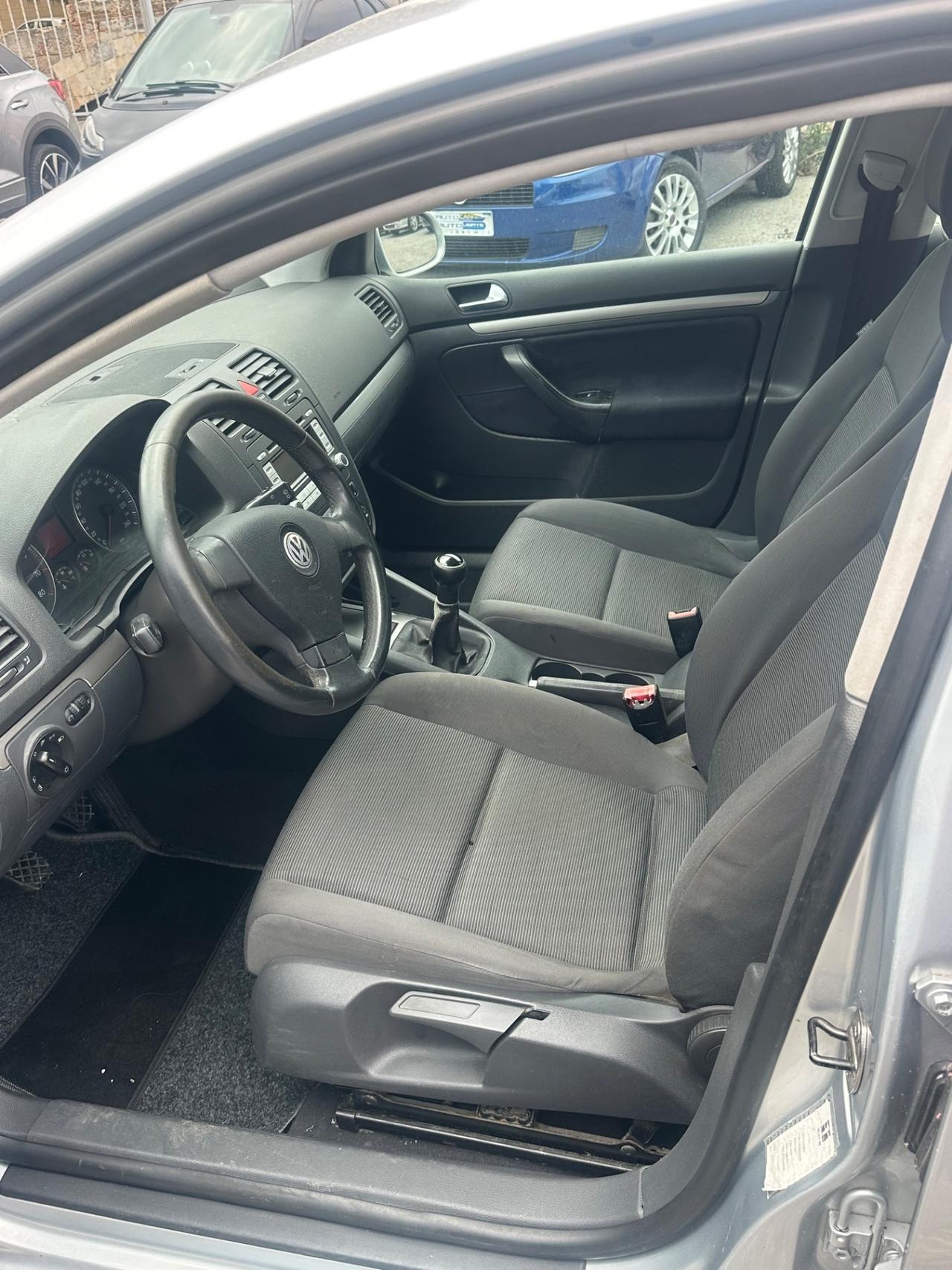 Volkswagen Golf 1.6 16V FSI 5p. Sportline