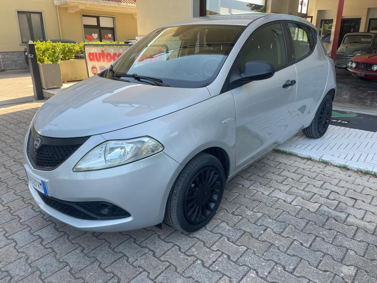 Lancia Ypsilon 1.2 69 CV 5 porte GPL Ecochic Elefantino Blu