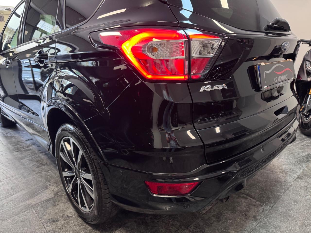 Ford Kuga 1.5 TDCI 120 CV S&S 2WD ST-Line