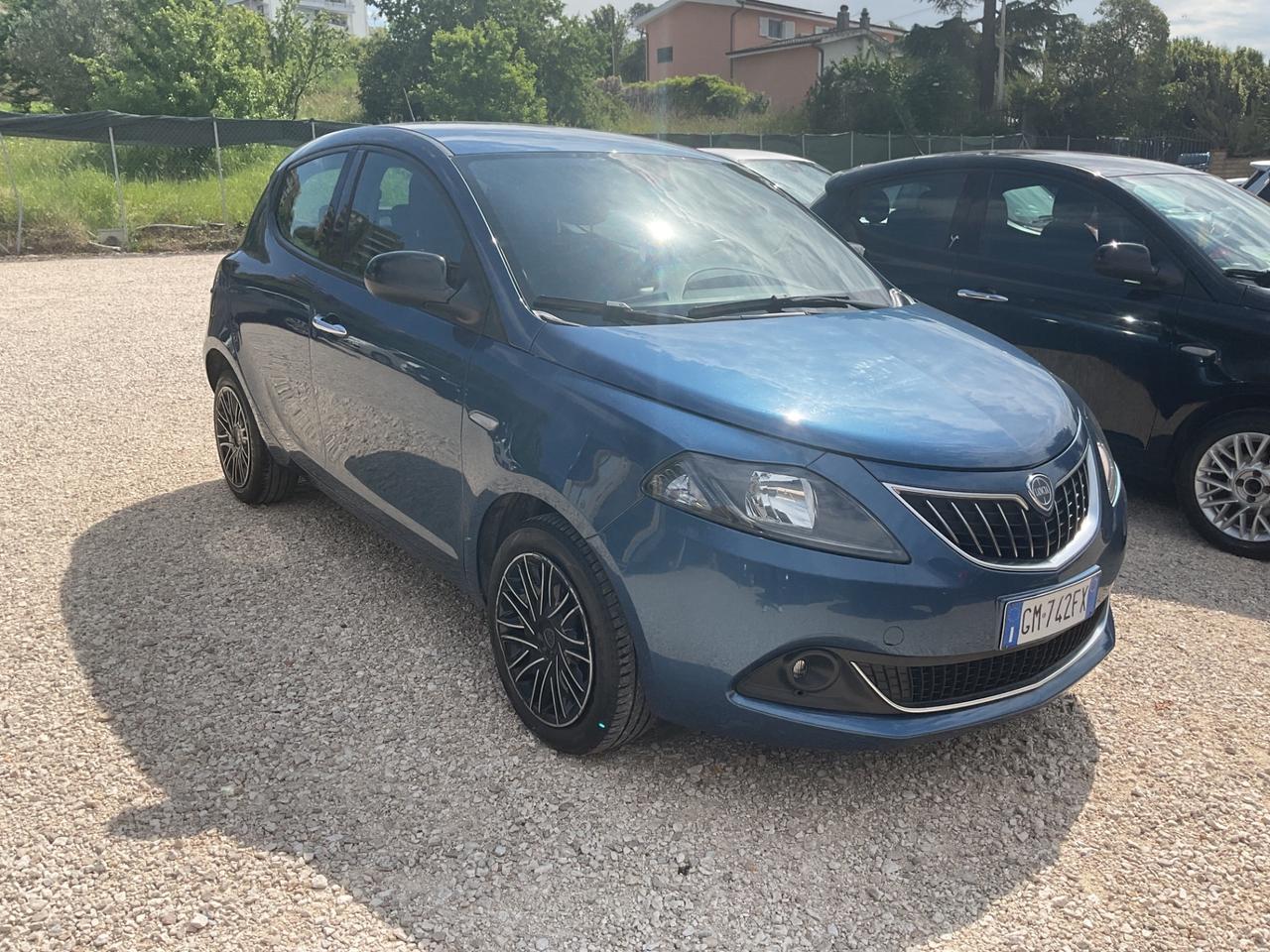 Lancia Ypsilon 1.0 FireFly 5 porte S&S Hybrid Ecochic Silver