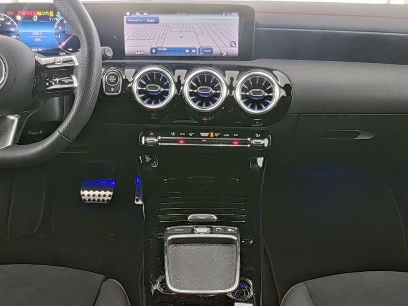 Mercedes-Benz 200 Automatic AMG Line Advanced Plus