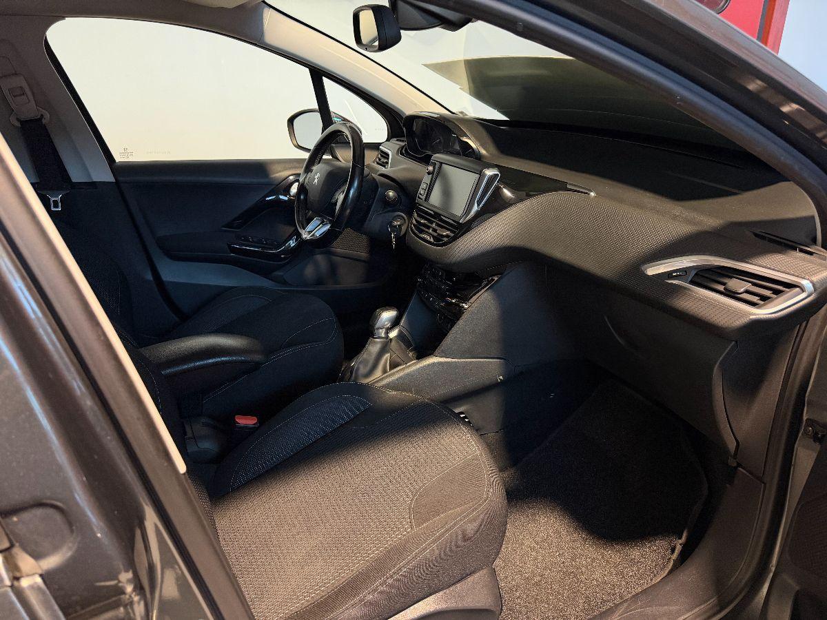 PEUGEOT - 208 - PureTech 82 5p. Allure