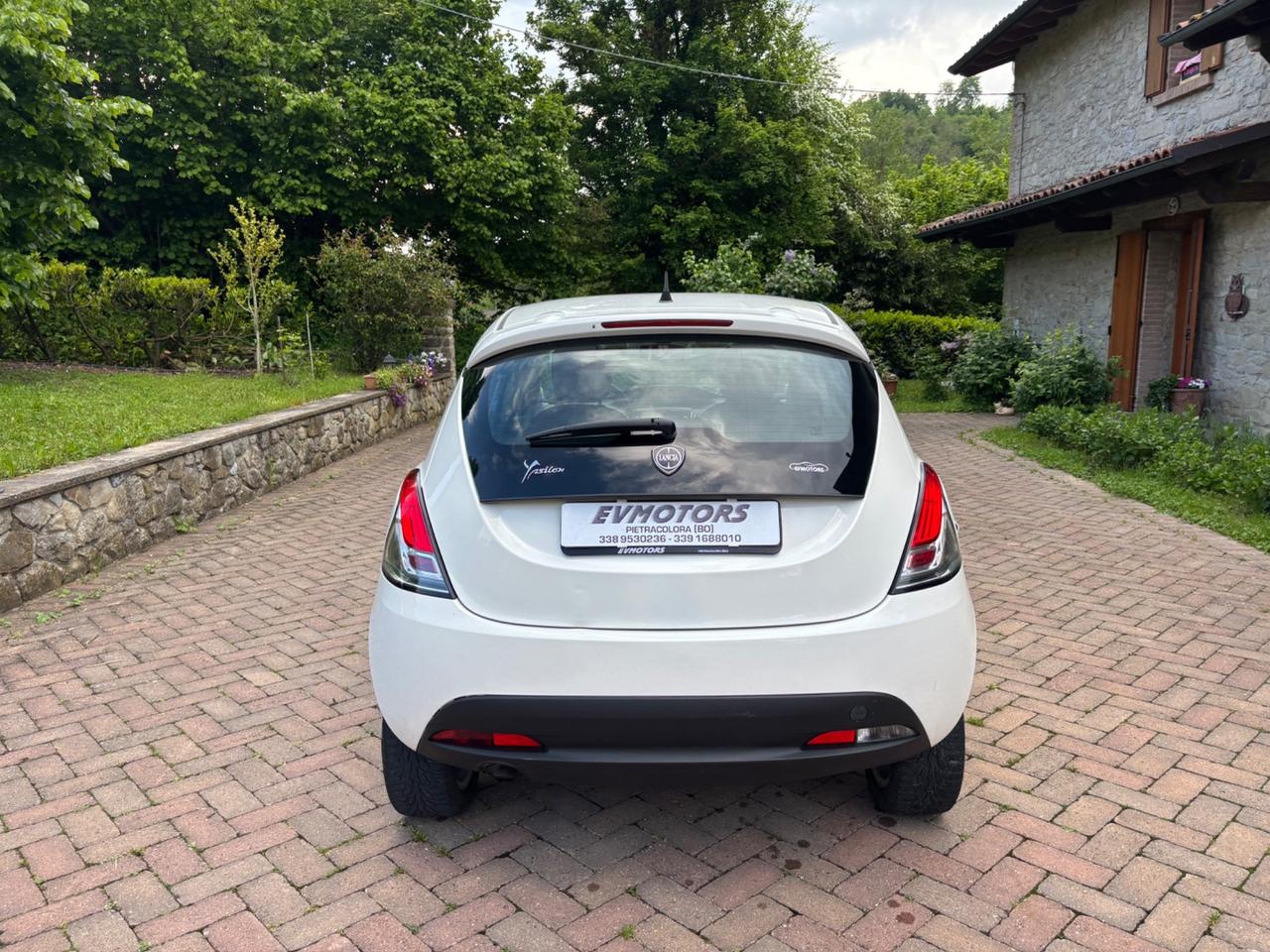 Lancia Ypsilon 0.9 TwinAir 85 CV 5 porte S&S Gold OK NEOPATENTATI