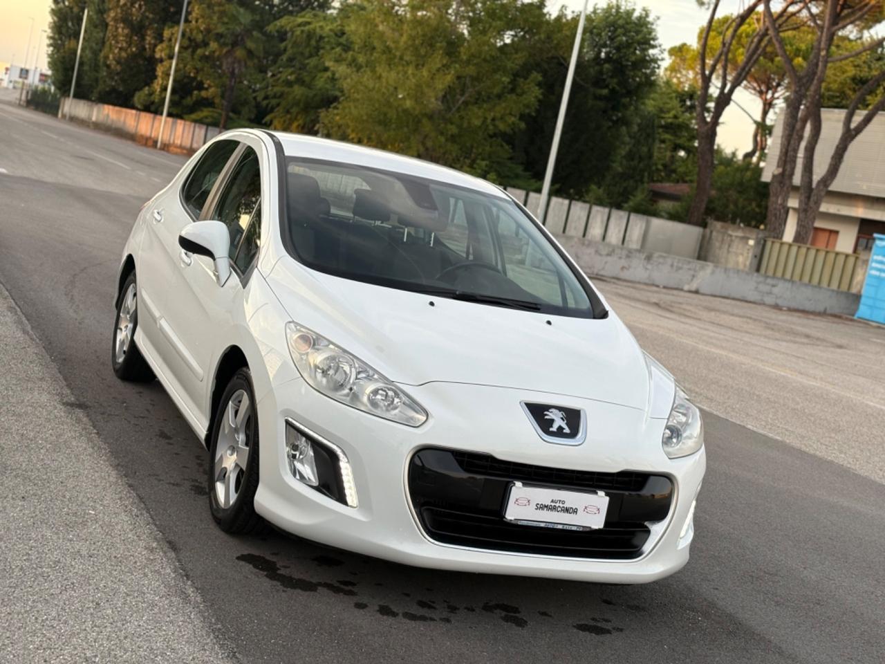 Peugeot 308 1.6 8V HDi 93CV 5p 2012