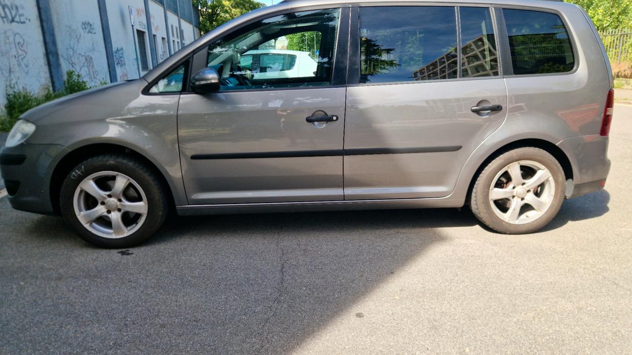 Volkswagen Touran 1.6 Conceptline Bifuel G
