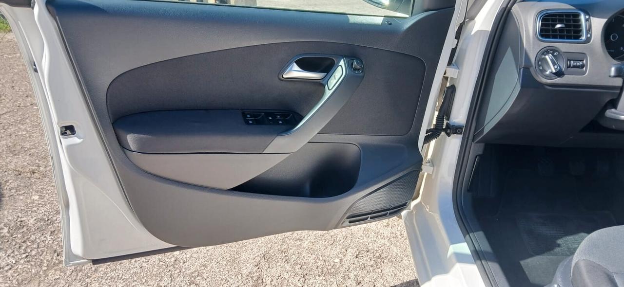 Volkswagen Polo 1.2 TDI Comfortline - 2014