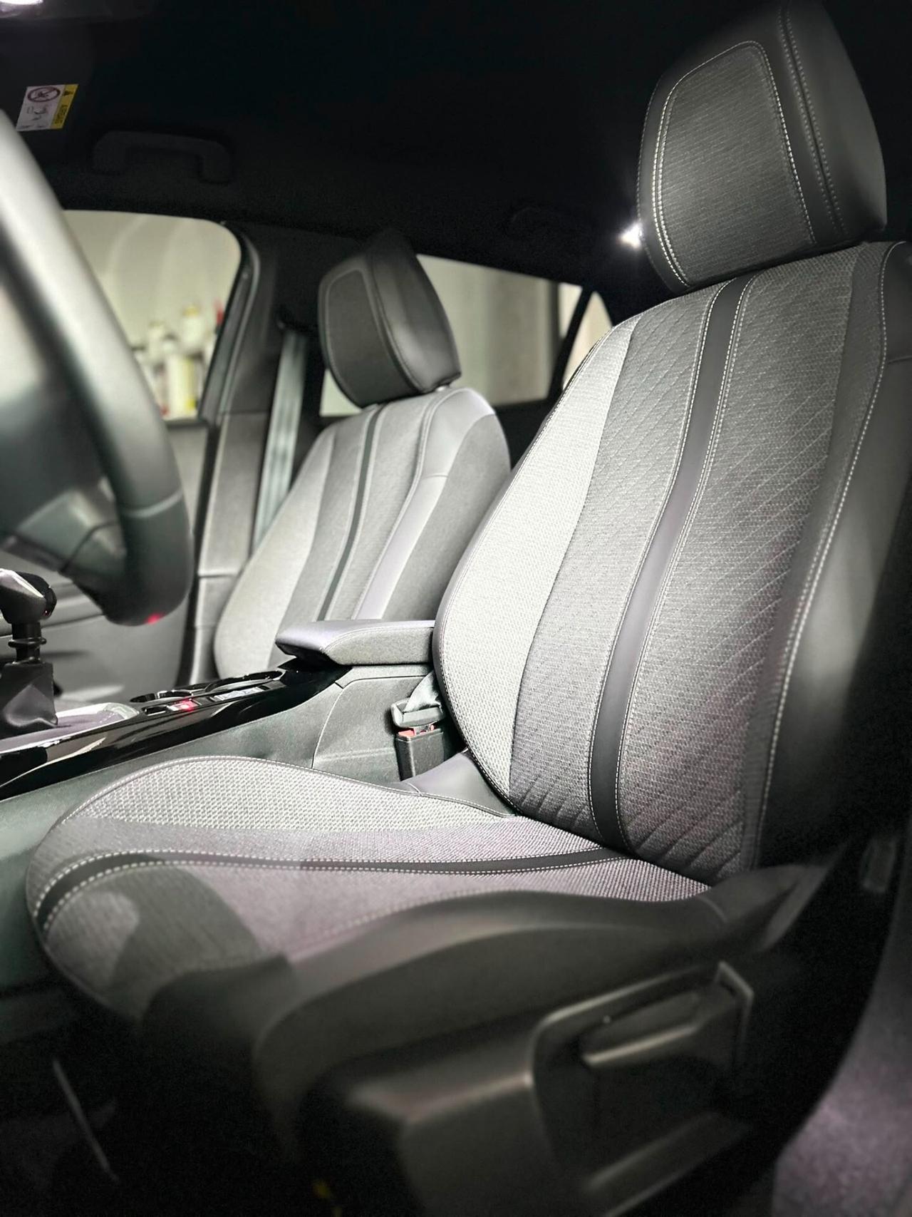Peugeot 2008 PureTech 1.2 Benzina 100 cv S&S Allure