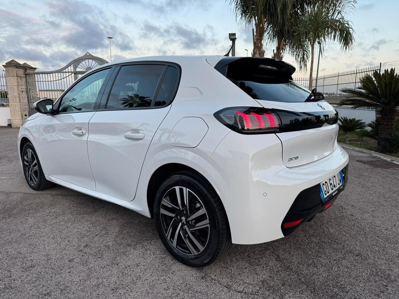 Peugeot 208 BlueHDi 100 Allure Navi Pack