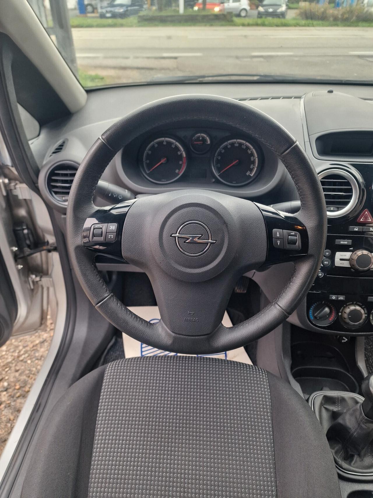 Opel Corsa 1.2 5 porte Club