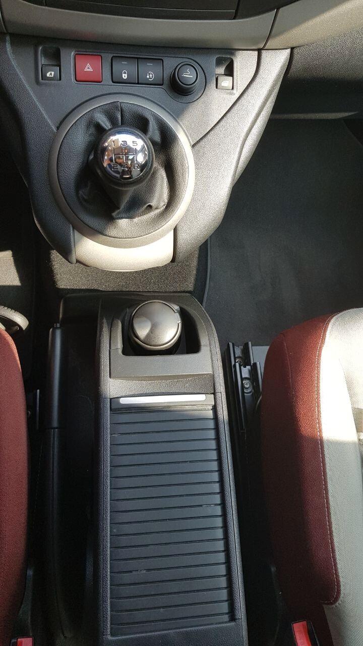 Berlingo trasporto disabili pedana elettrica Rolfi benzina