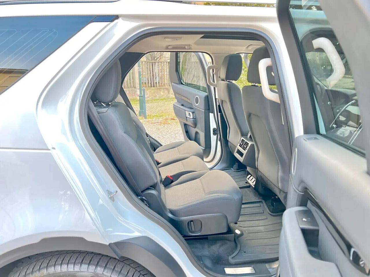 Land Rover Discovery 5 3.0 D I6 MHEV 250cv E6 aut.8 AWD 7 Posti