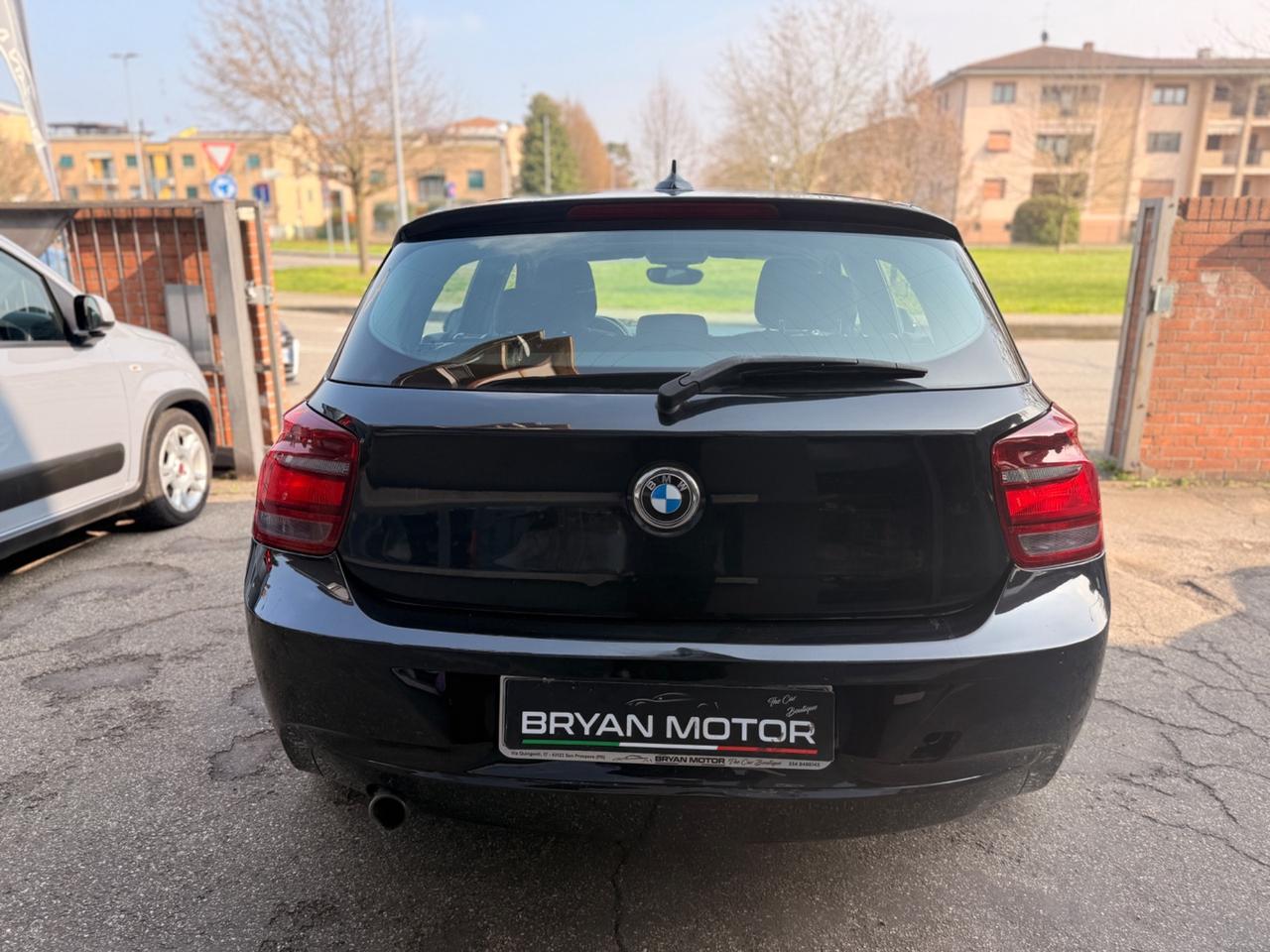 Bmw 118 118d 5p. Unique