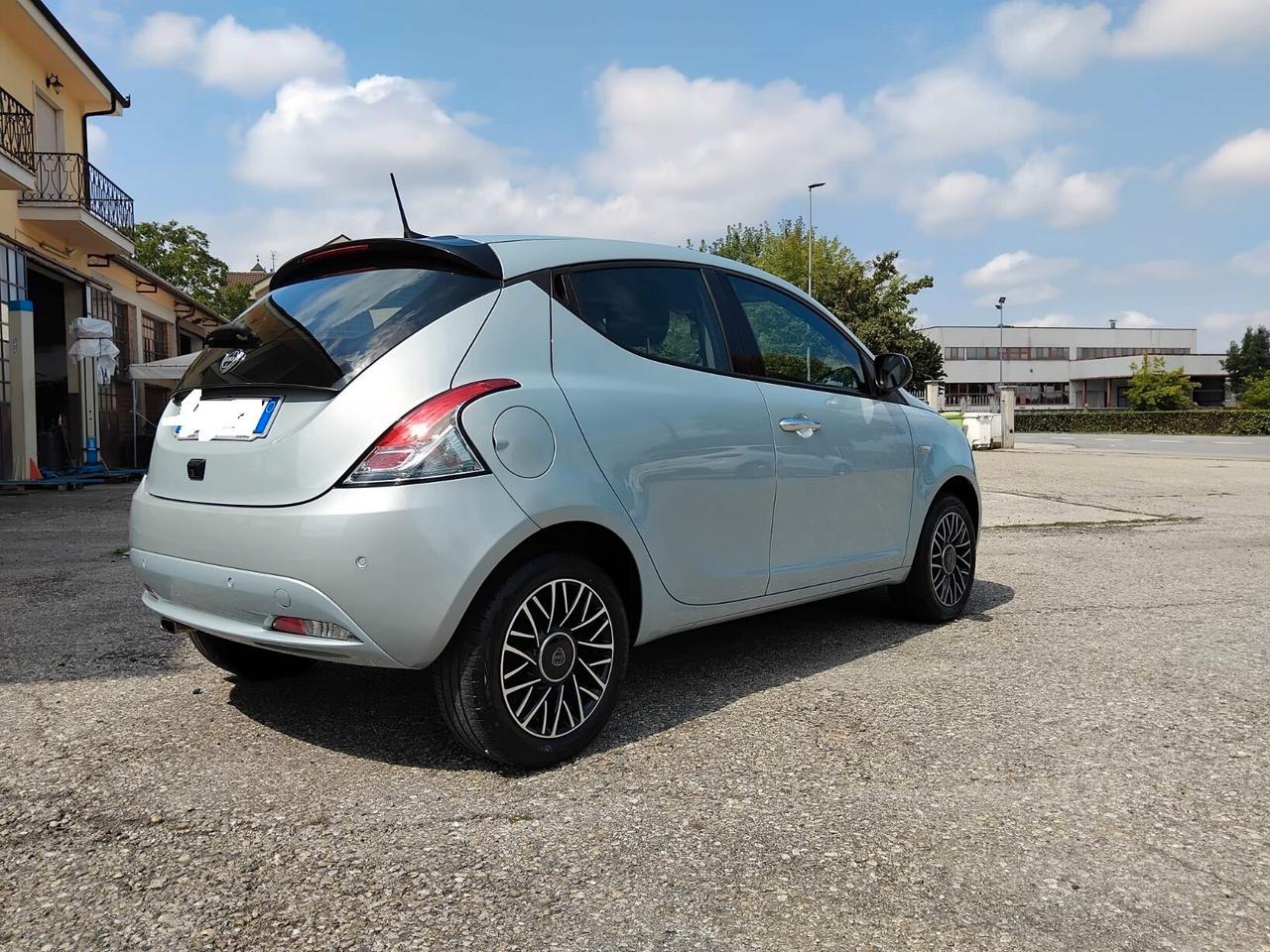 Lancia Ypsilon 1.0 FireFly 5 porte S&S Hybrid Platino