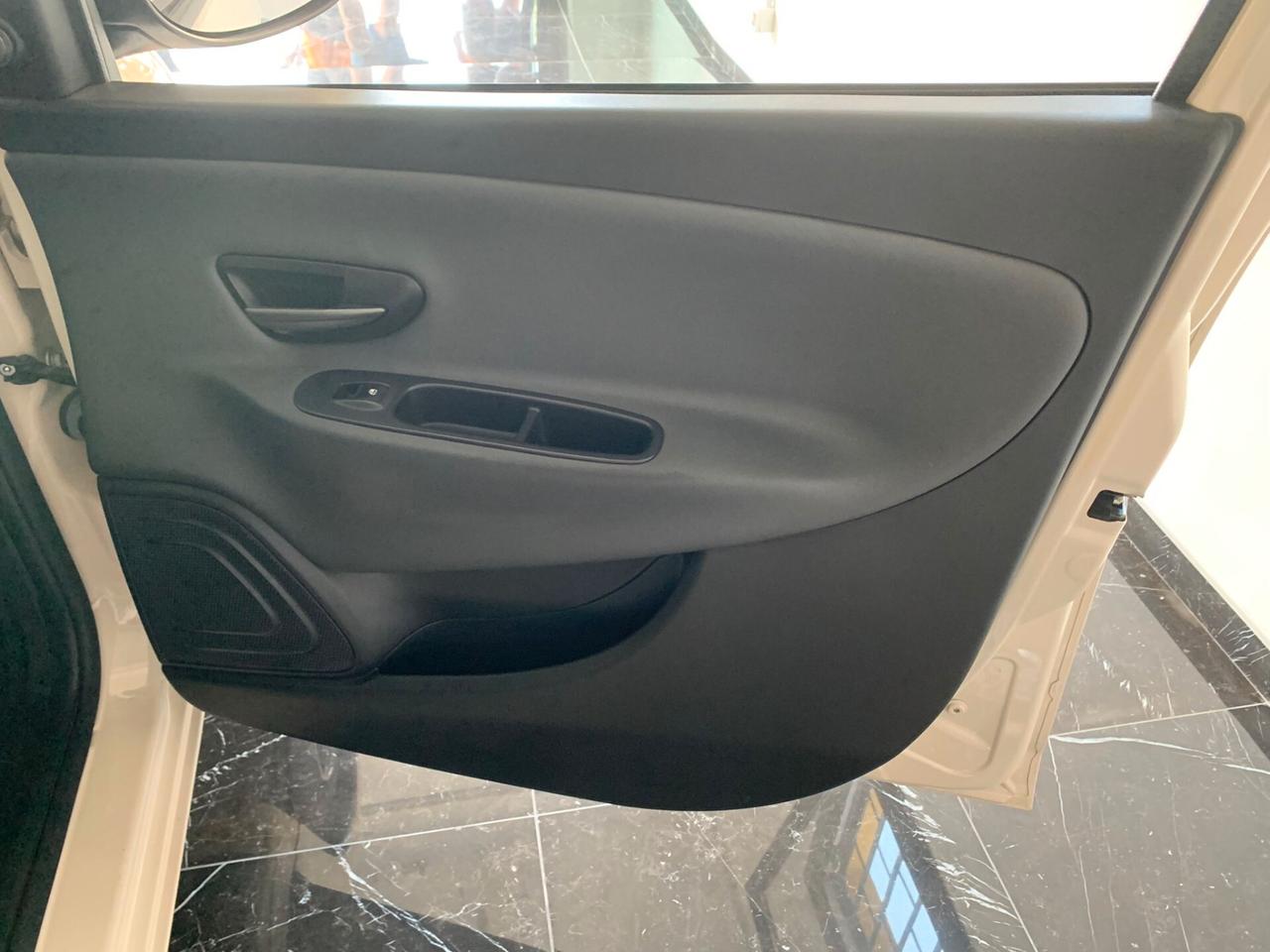 Lancia Ypsilon 1.2 69 CV 5 porte Silver