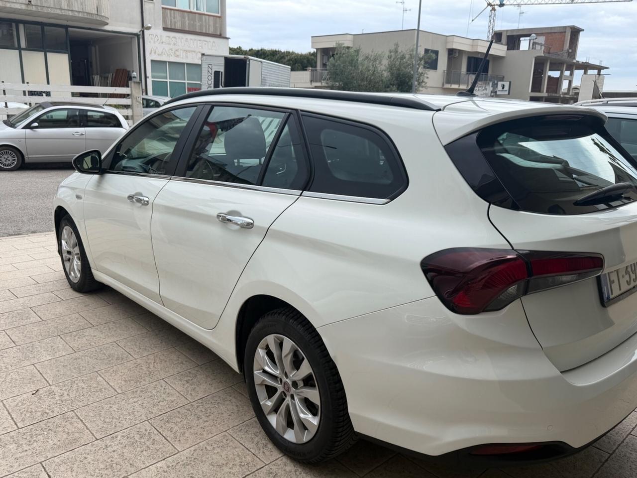 Fiat Tipo 1.6 Mjt S&S DCT SW Lounge