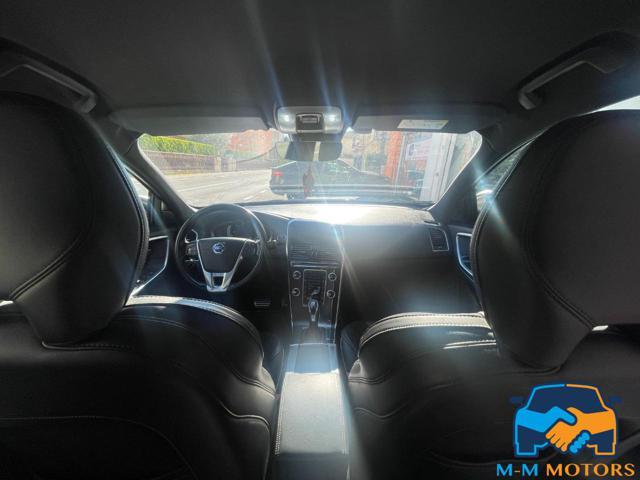 VOLVO XC60 D4 AWD doppio treno di gomme