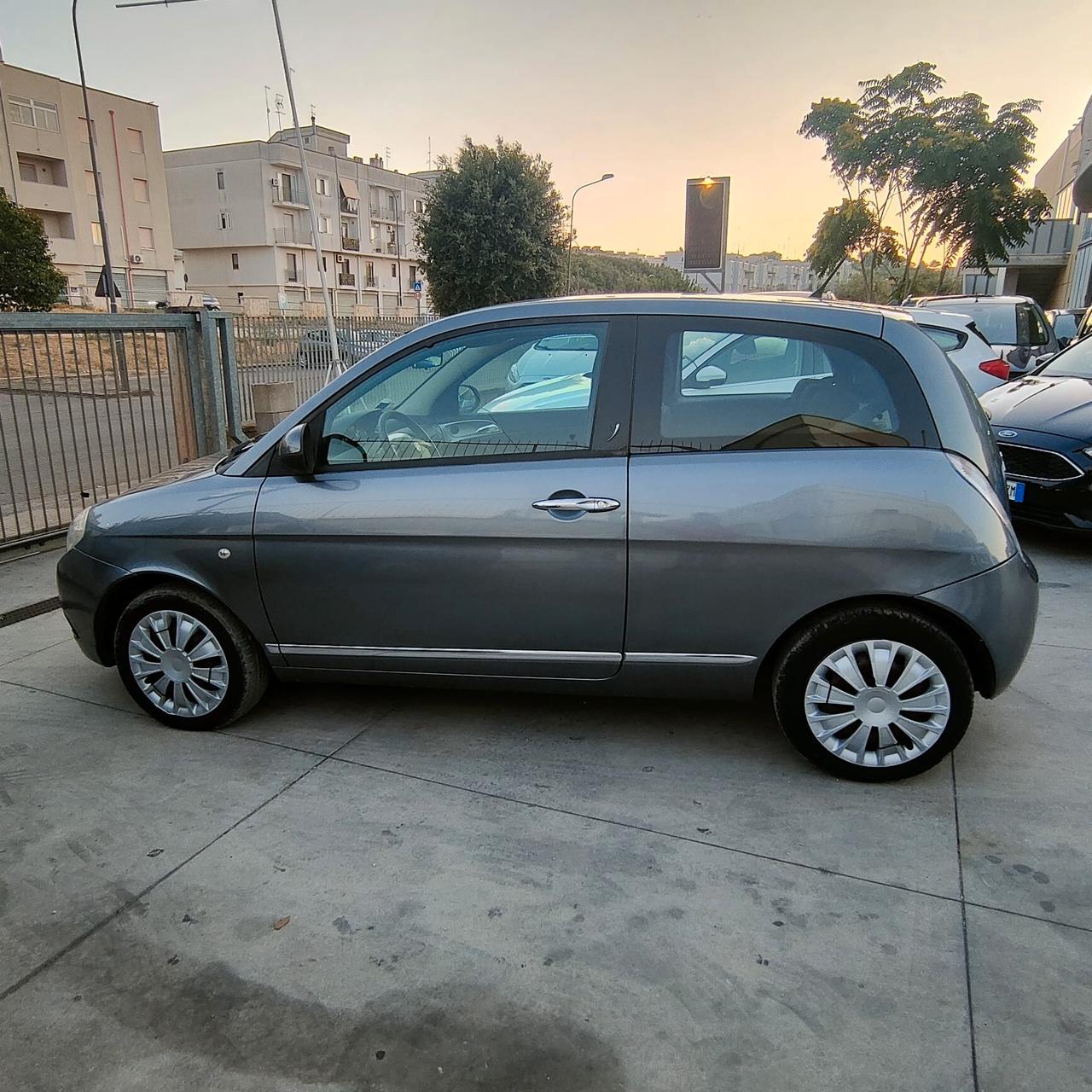Lancia Ypsilon 1.3 MJT 75 CV Platino