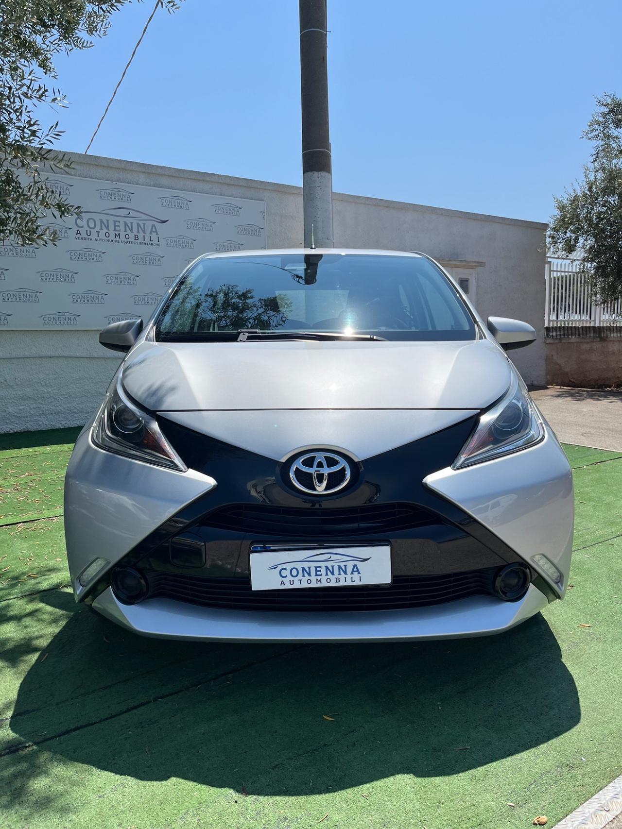 Toyota Aygo 1.0 VVT-i 69 CV 5 porte x-play TSS