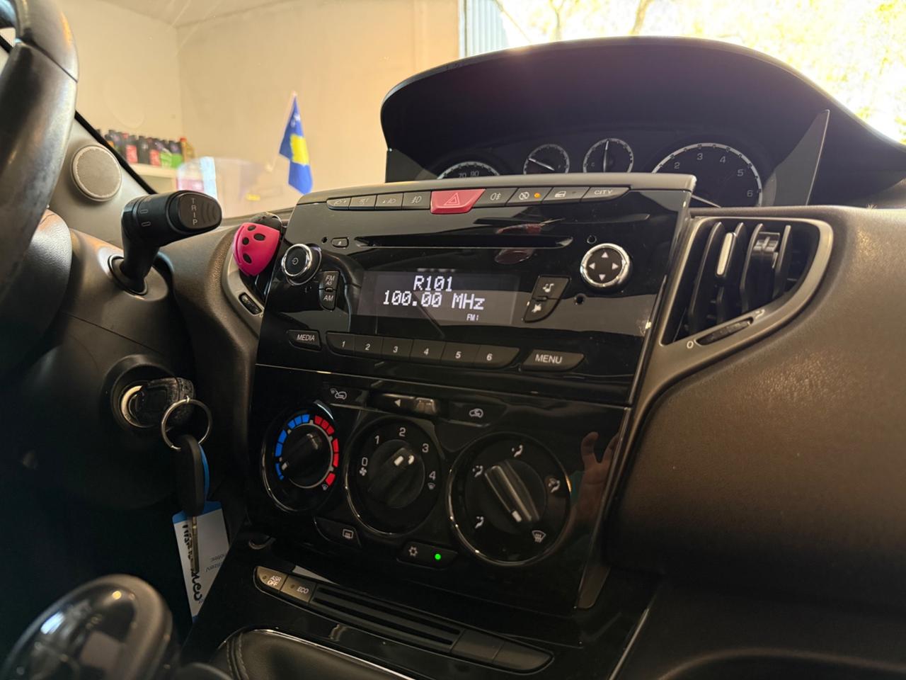 Lancia Ypsilon 0.9 BENZINA NEOPATENTATI