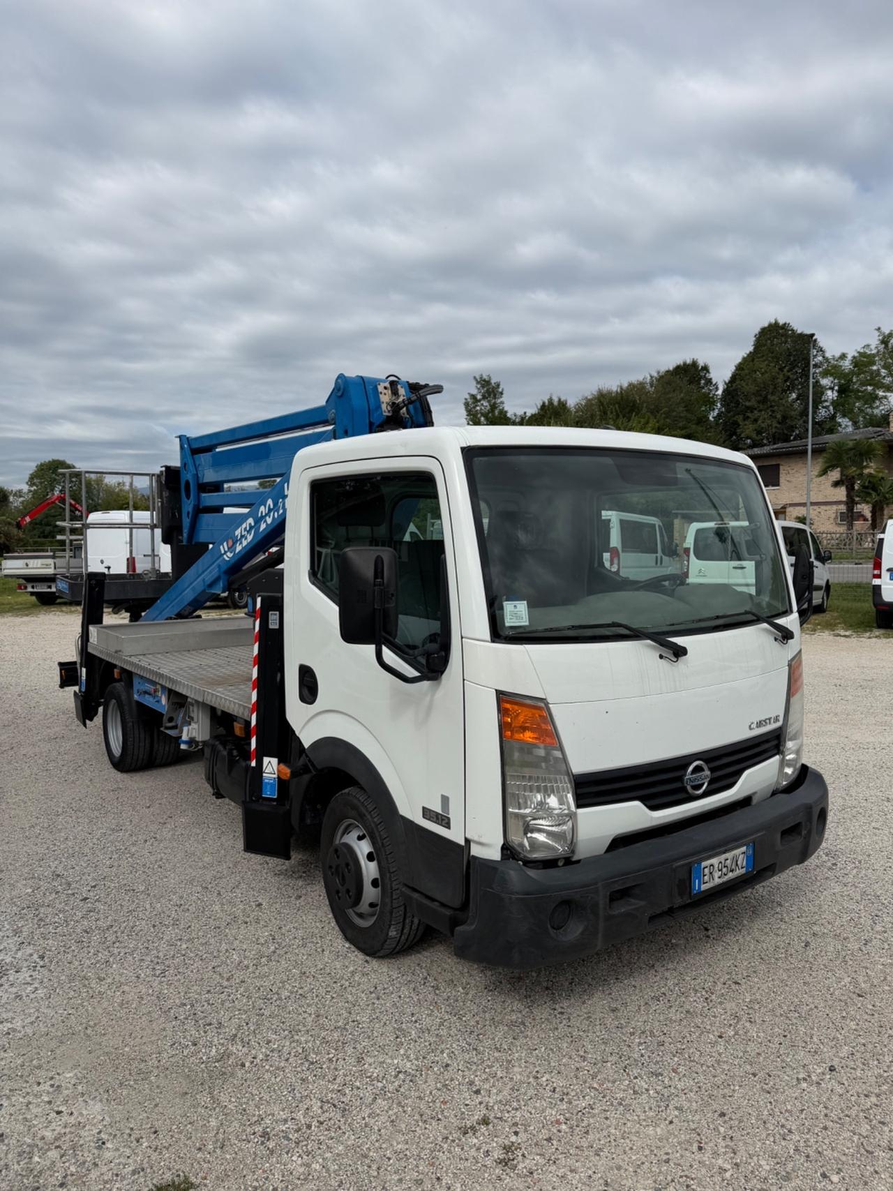 Nissan Cabstar piattaforma aerea 20 metri