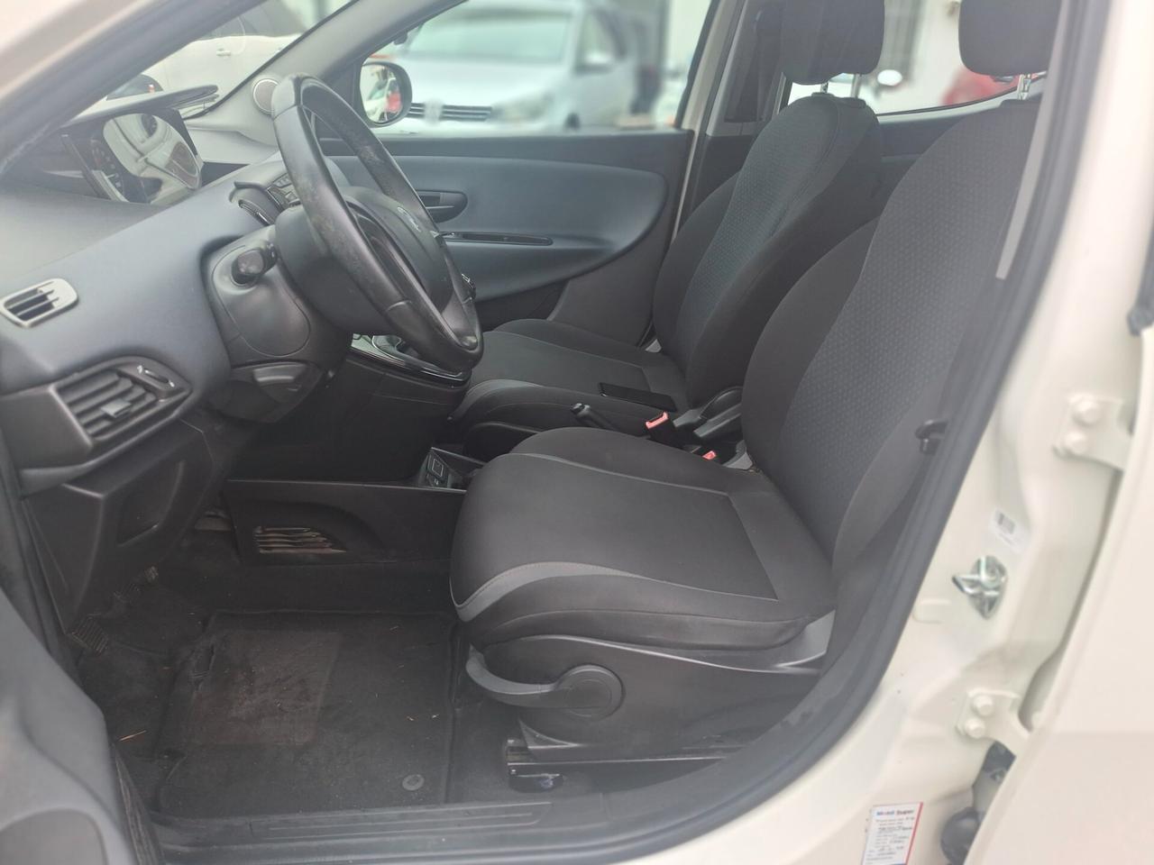 Lancia Ypsilon 1.2 ,5 porte GPL