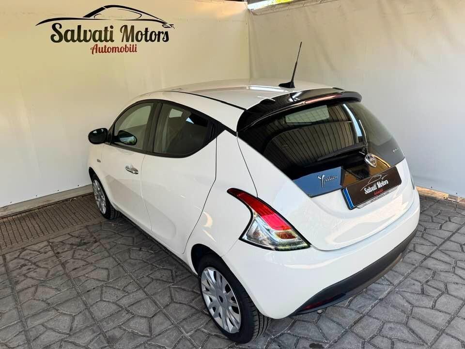 Lancia Ypsilon 1.0 FireFly 5 porte S&S Hybrid Silver