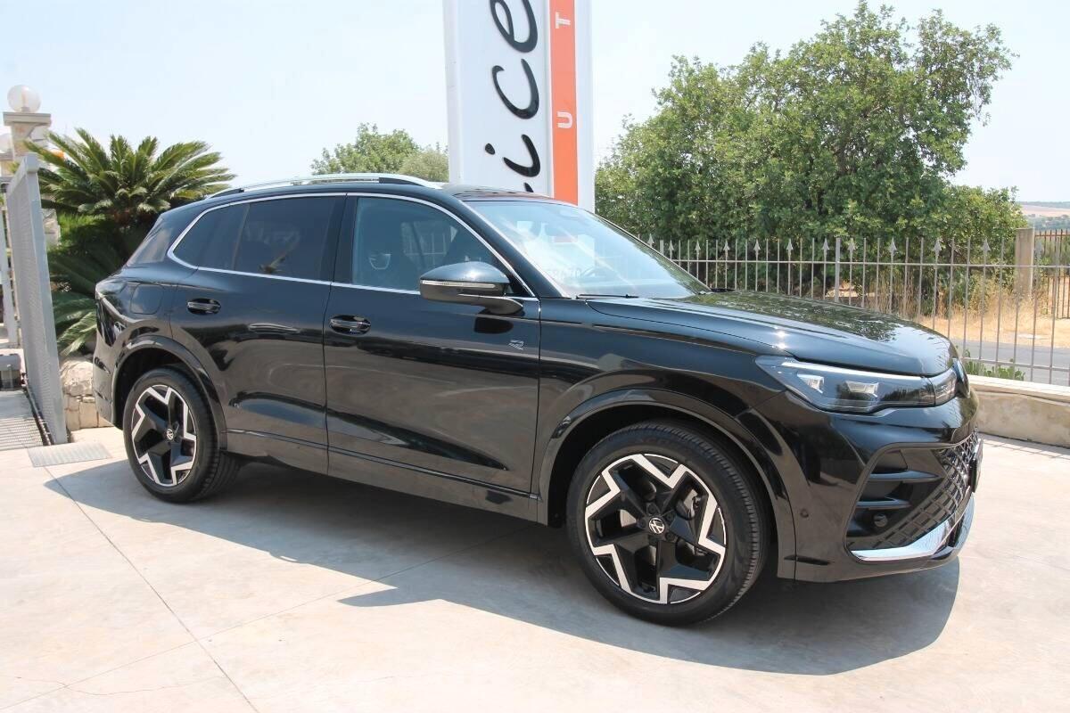 Volkswagen Tiguan 2.0 TDI 150 CV DSG R-Line|2025